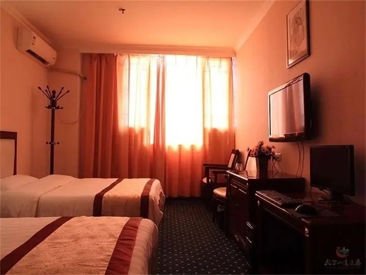 Цзинин: Jiaxiang Tong'an Business Hotel