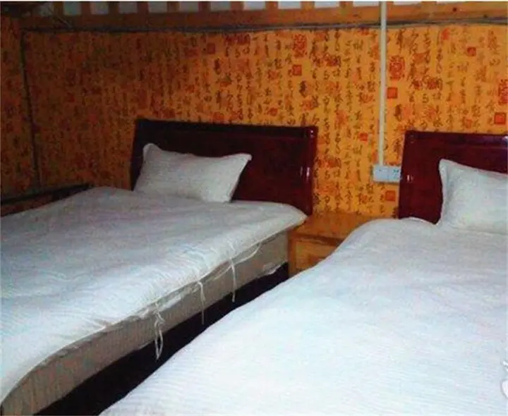 Синъи: Wangfenglin Minghong Inn