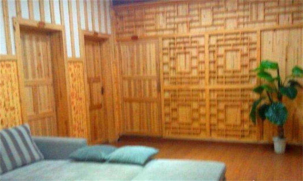 Синъи: Wangfenglin Minghong Inn