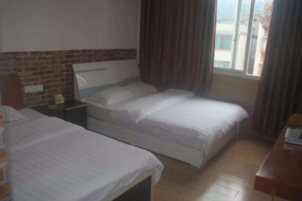 Цзинин: Qufu Shengrun Inn