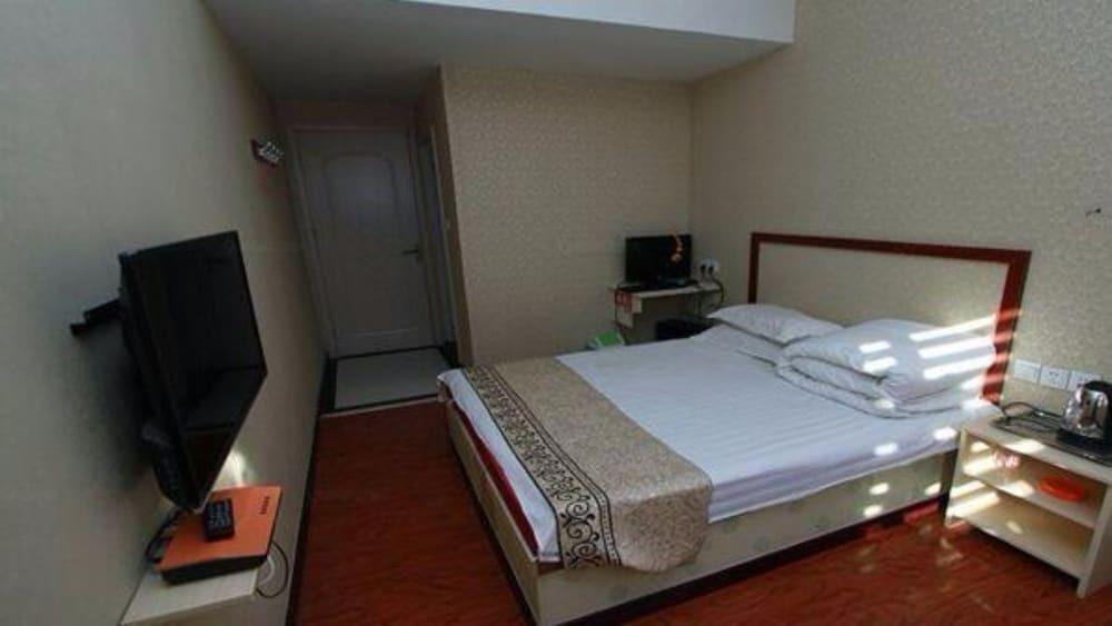 Цзинин: Qufu Shengrun Inn