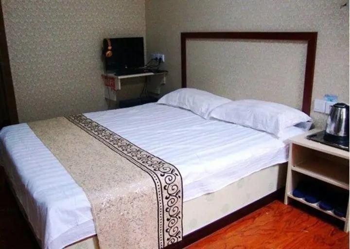 Цзинин: Qufu Shengrun Inn