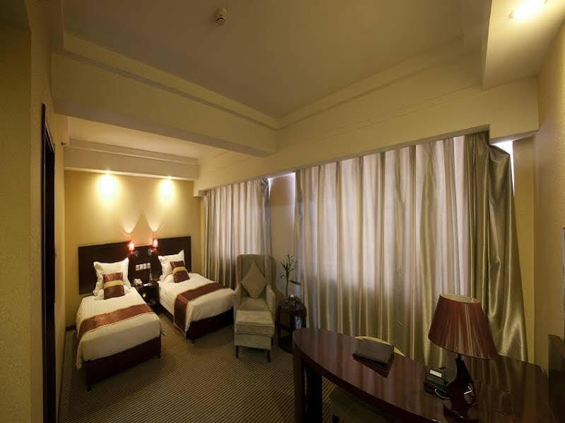 Харбин: Golden Century Hotel - Harbin