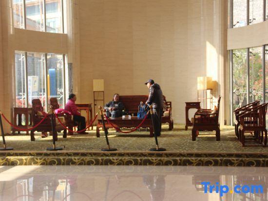 Шанграо: Wolong International Hotel