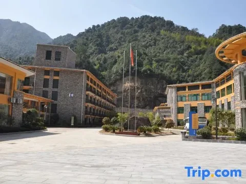 Шанграо: Wolong International Hotel