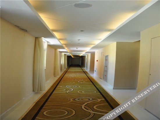 Шанграо: Wolong International Hotel
