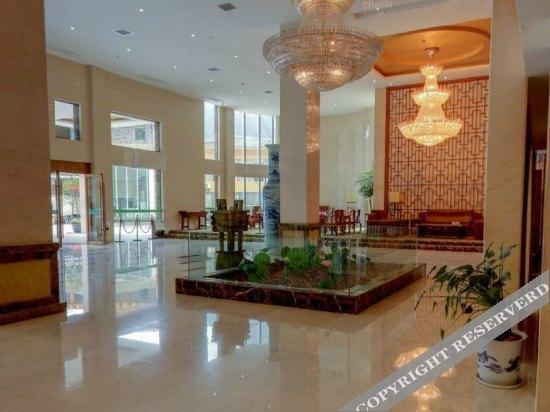 Шанграо: Wolong International Hotel