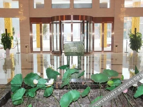 Шанграо: Wolong International Hotel