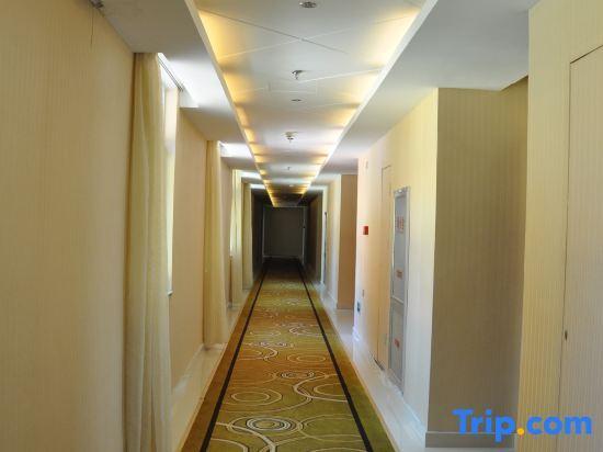 Шанграо: Wolong International Hotel