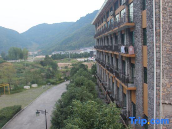 Шанграо: Wolong International Hotel