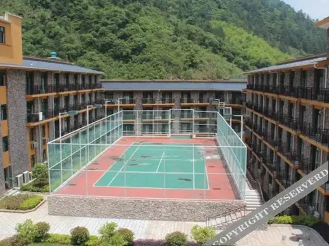 Шанграо: Wolong International Hotel