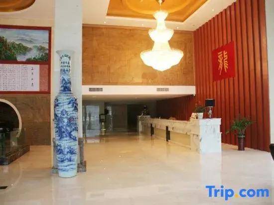 Шанграо: Wolong International Hotel