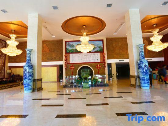 Шанграо: Wolong International Hotel