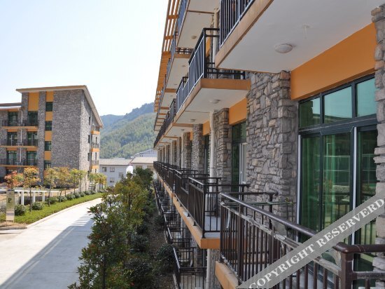 Шанграо: Wolong International Hotel