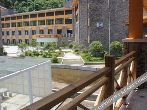 Шанграо: Wolong International Hotel