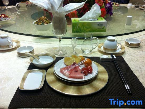 Шанграо: Wolong International Hotel
