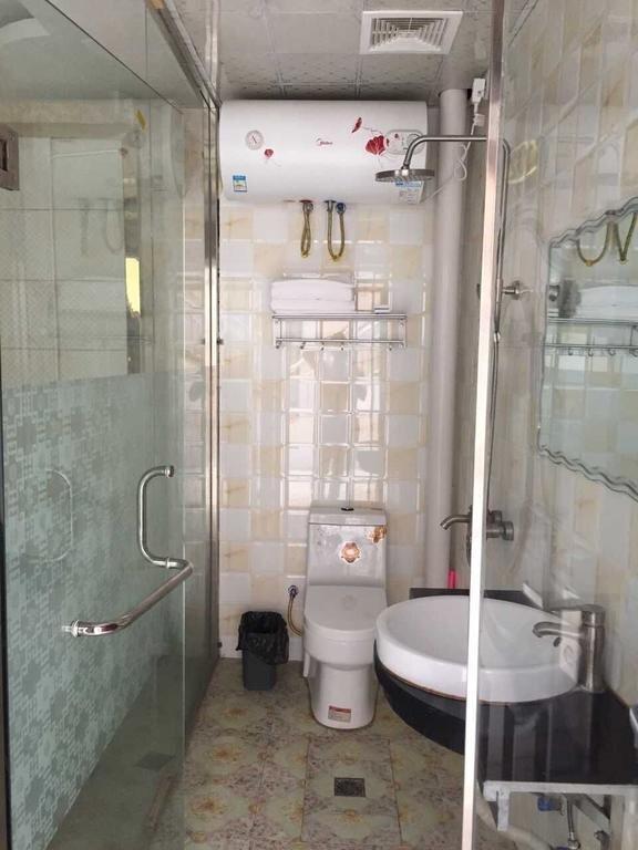 Цзинин: Jining Liangshan Rujia Family Inn