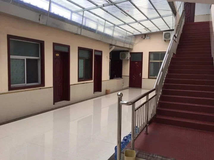 Цзинин: Jining Liangshan Rujia Family Inn