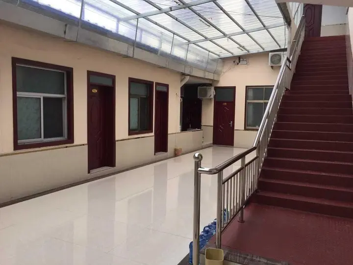Цзинин: Jining Liangshan Rujia Family Inn