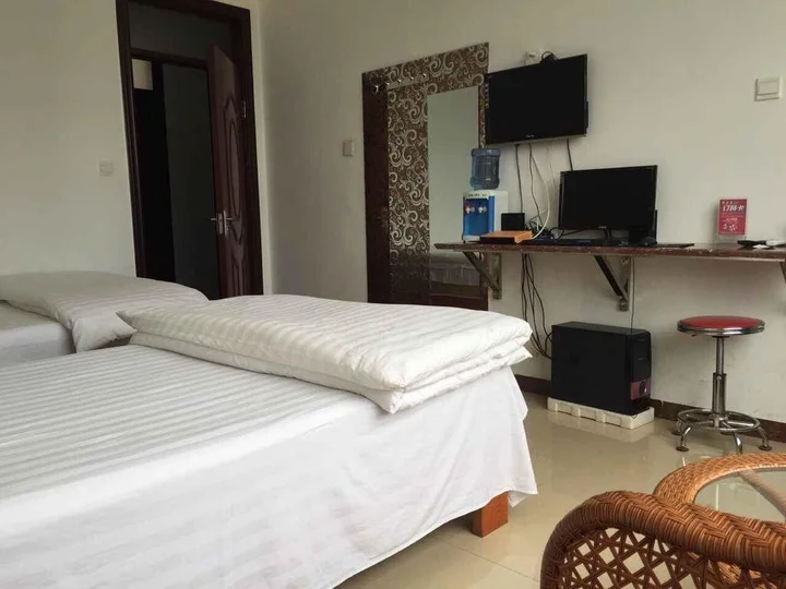 Цзинин: Jining Liangshan Rujia Family Inn