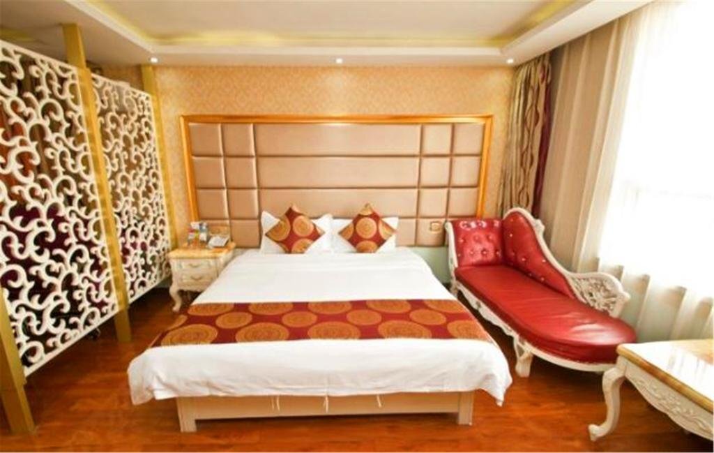 Цзинин: Jining Yanzhou Huangting Business Hotel