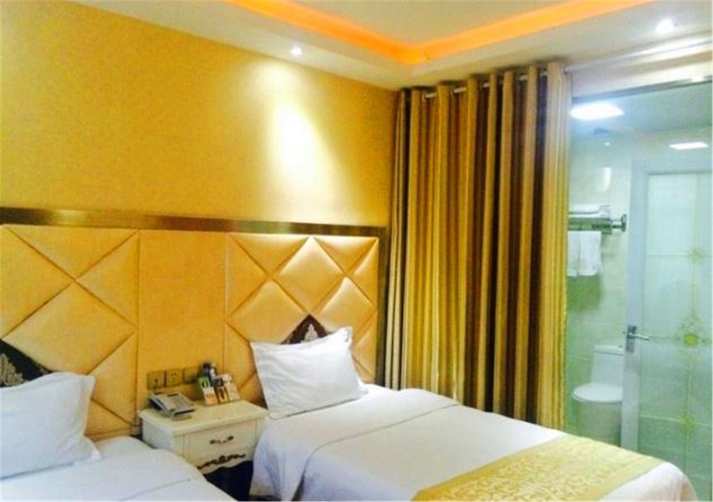 Цзинин: Jining Yanzhou Huangting Business Hotel