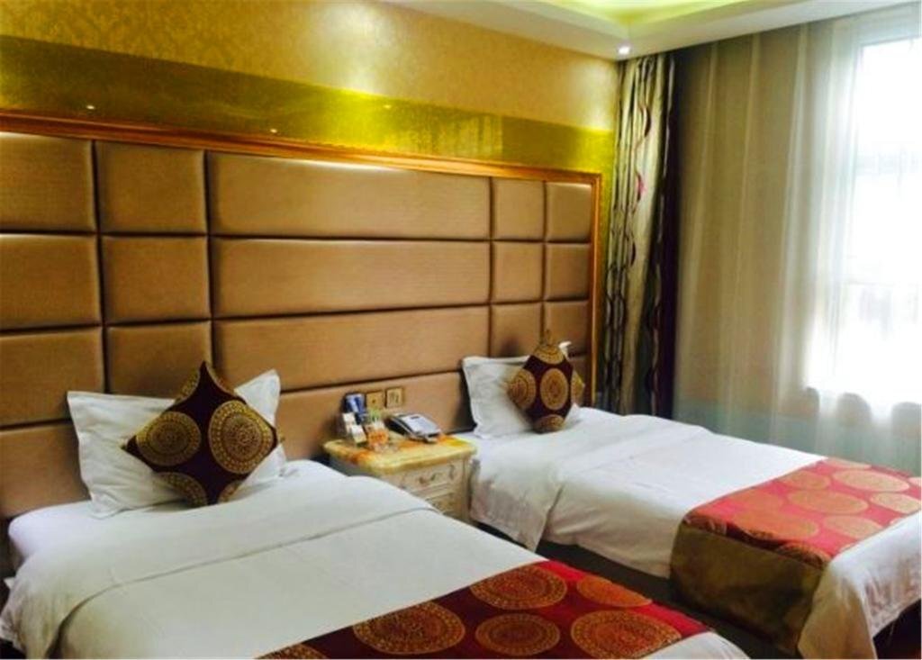 Цзинин: Jining Yanzhou Huangting Business Hotel