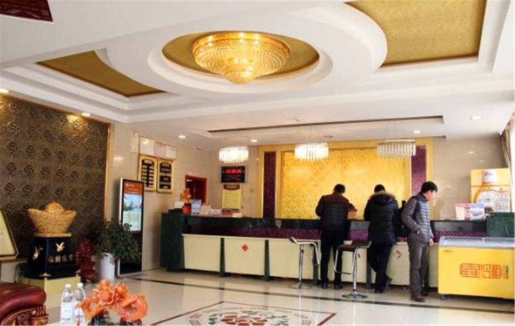 Цзинин: Jining Yanzhou Huangting Business Hotel