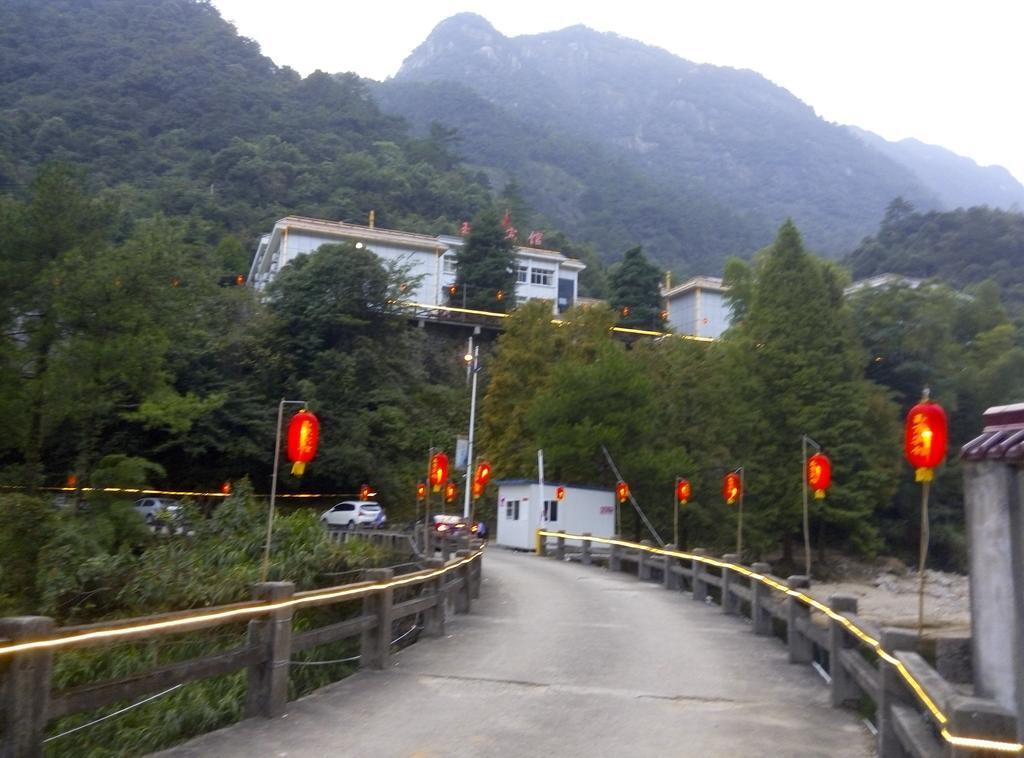 Шанграо: Yujing Hotel