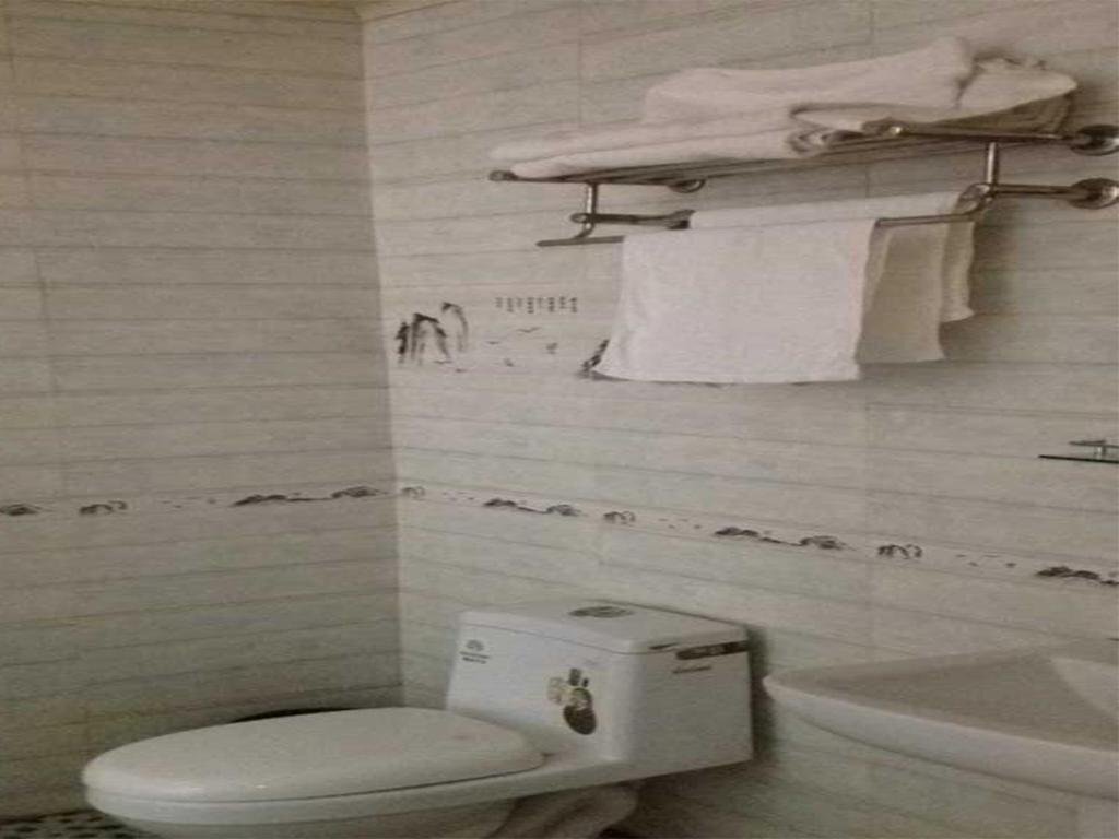 Луань: Lu'an Yijia Express Inn