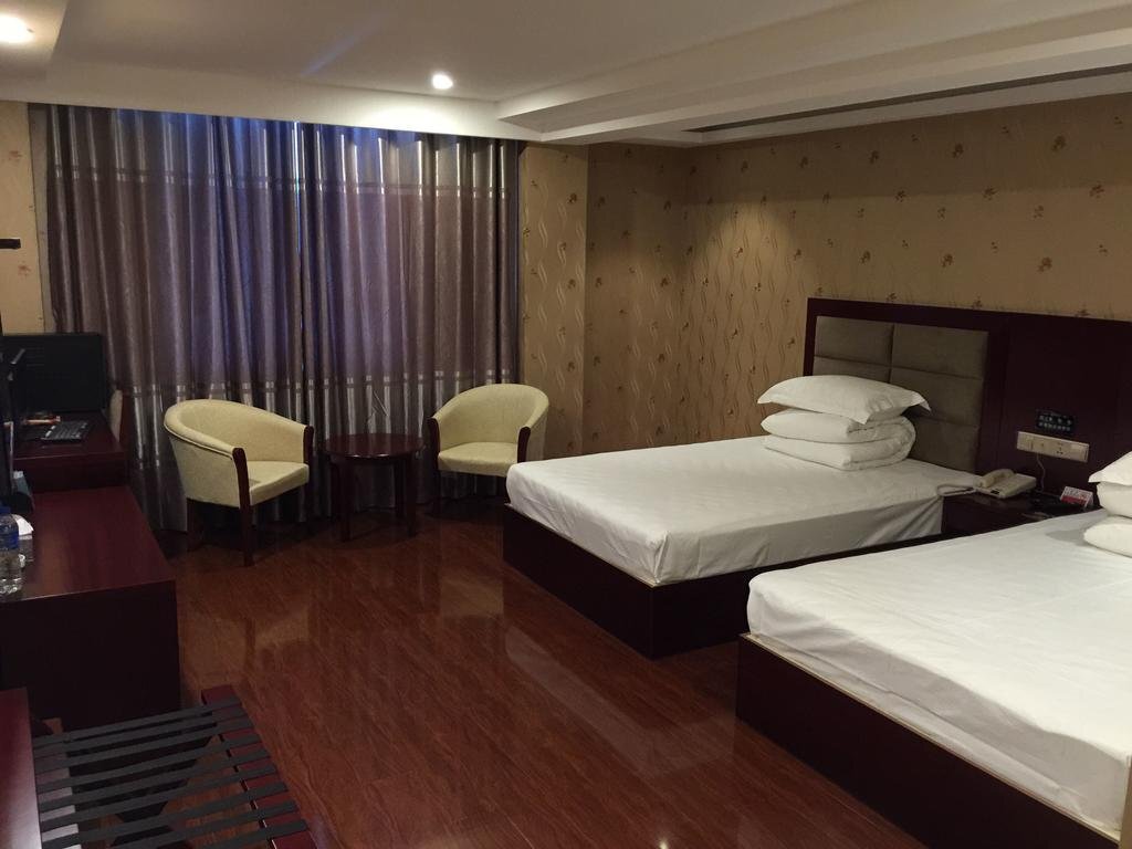 Луань: Huoshan Century Inn
