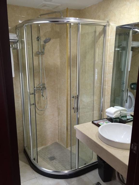 Луань: Huoshan Century Inn