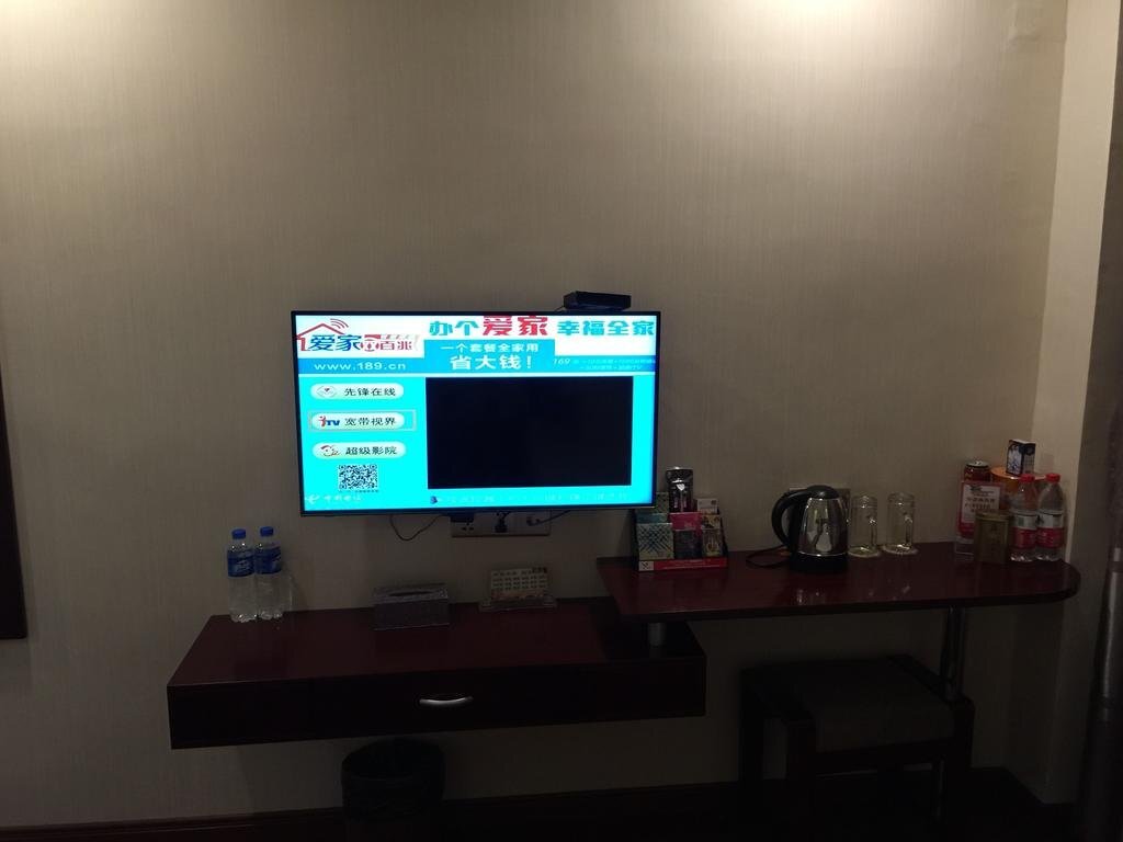 Луань: Huoshan Century Inn
