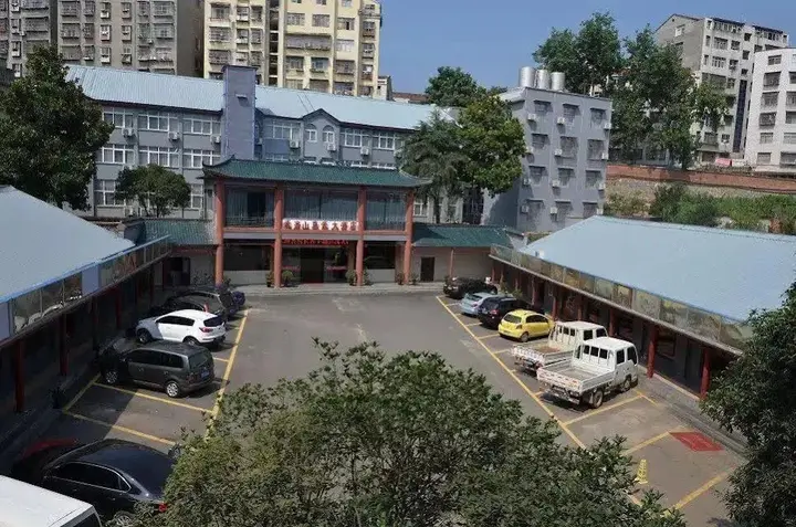 Шиянь: Wudangshan Zhenwu Grand Hotel