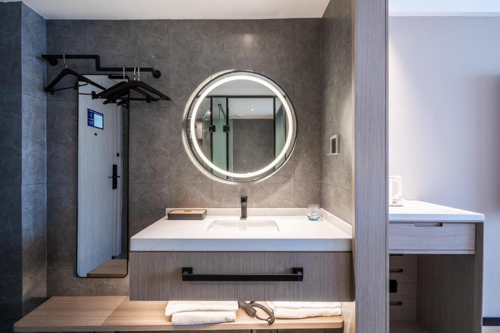 Лишуй: Xinhuating Business Hotel