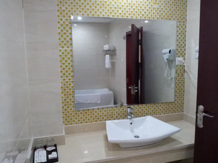 Луань: Lu'an Shanghong Hotel