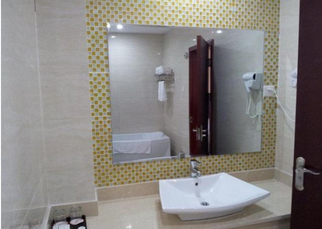 Луань: Lu'an Shanghong Hotel