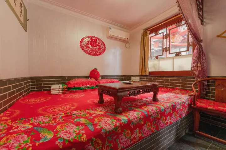 Цзиньчжун: Qininn Qiaozhai Minsu Fengqing Branch