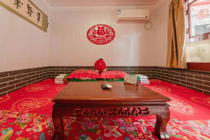Цзиньчжун: Qininn Qiaozhai Minsu Fengqing Branch