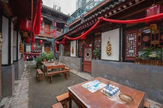 Цзиньчжун: Qininn Qiaozhai Minsu Fengqing Branch