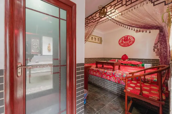Цзиньчжун: Qininn Qiaozhai Minsu Fengqing Branch