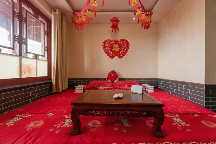 Цзиньчжун: Qininn Qiaozhai Minsu Fengqing Branch