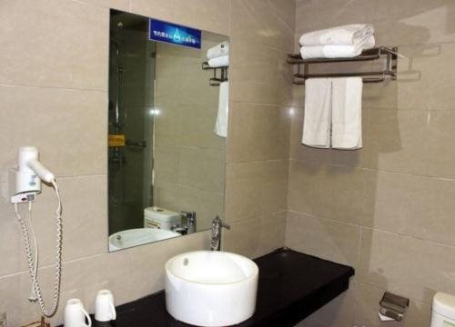 Шиянь: Shiyan Yun County Bin Yue Hotel