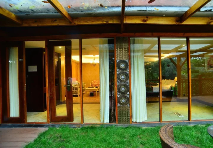 Лешан: Emeishan Phoenix Lake Hotel
