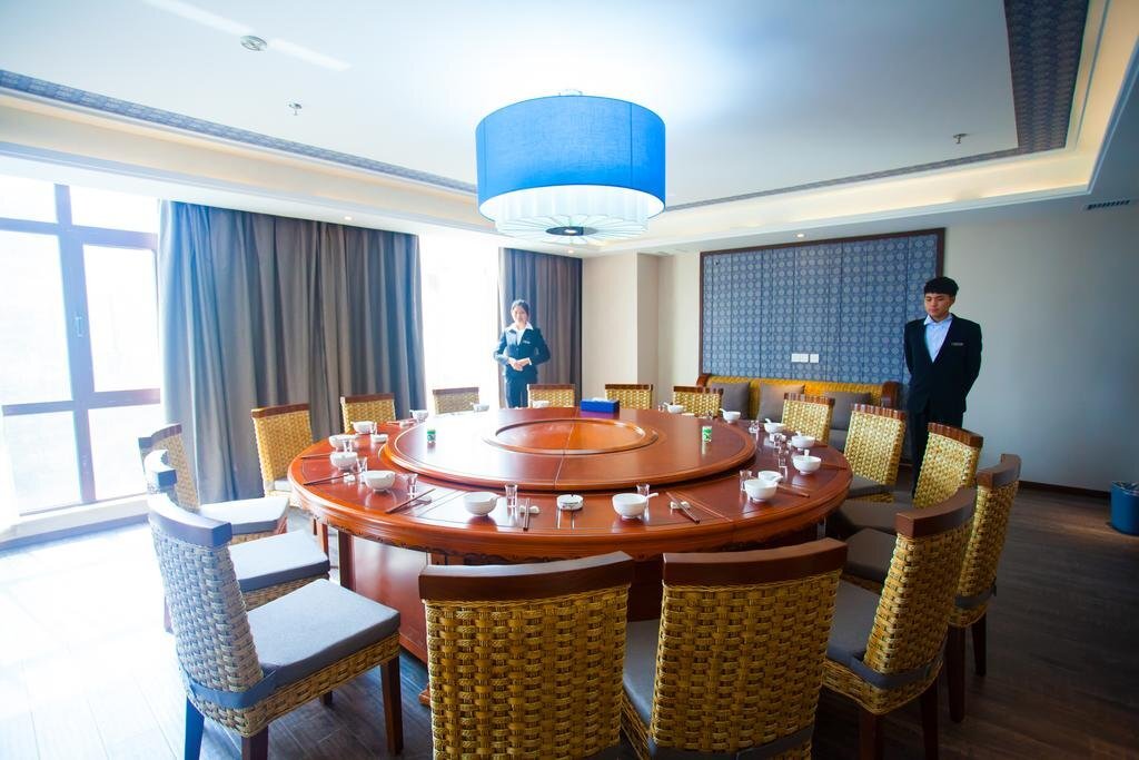 Цюйцзин: Luoping Rongting Holiday Hotel