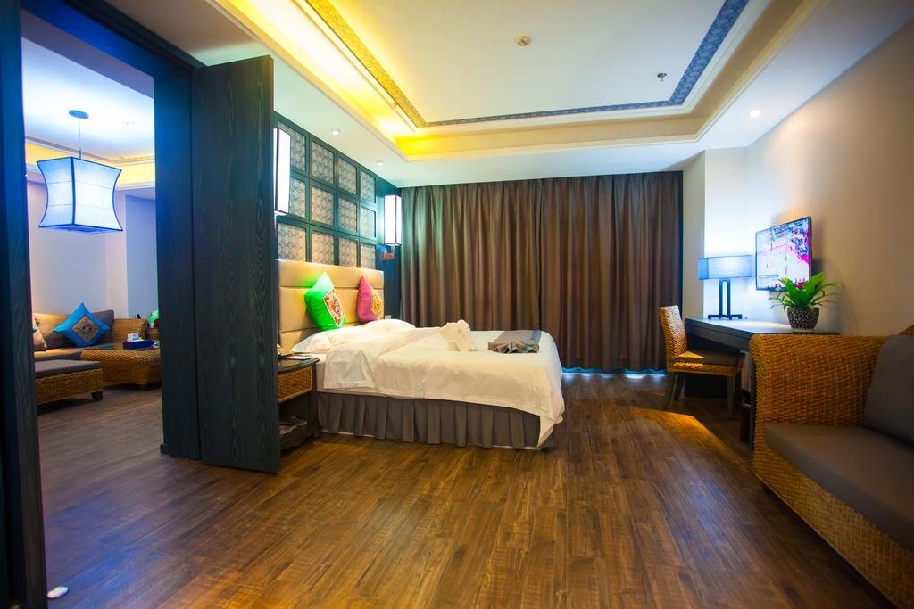 Цюйцзин: Luoping Rongting Holiday Hotel