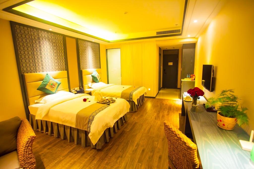 Цюйцзин: Luoping Rongting Holiday Hotel