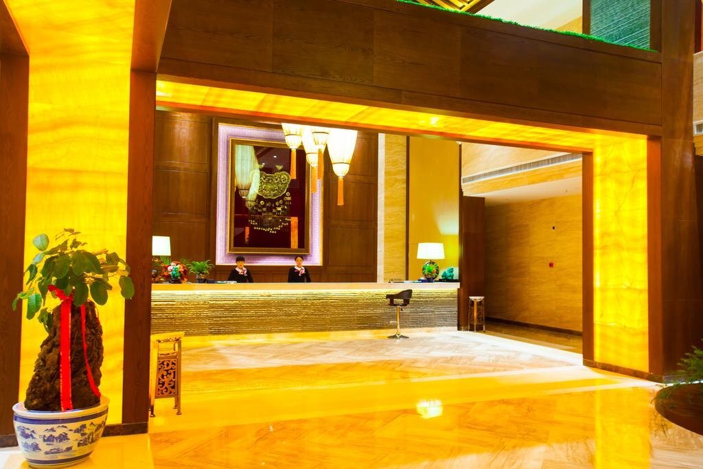Цюйцзин: Luoping Rongting Holiday Hotel