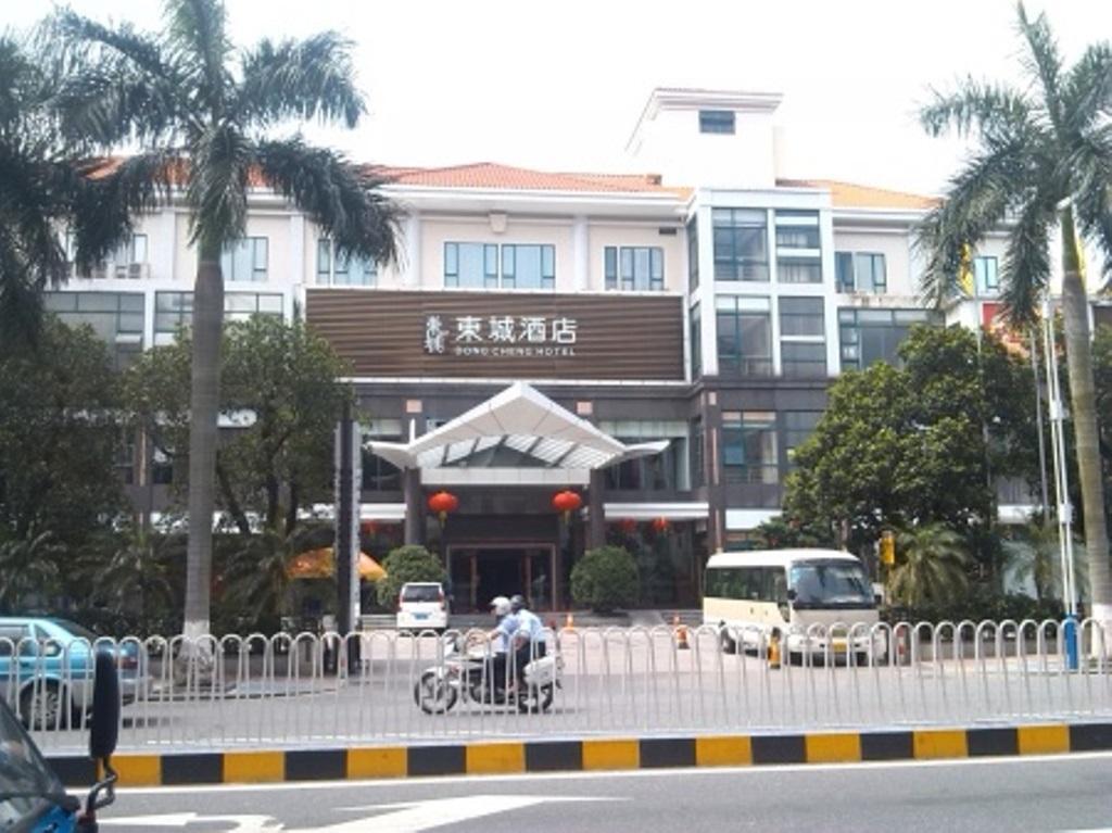 Dong Cheng Hotel — фото 1