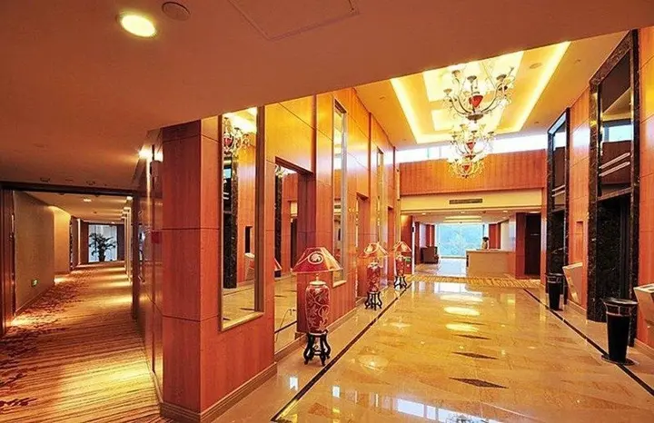 Шиянь: WuDang Argyle Grand International Hotel